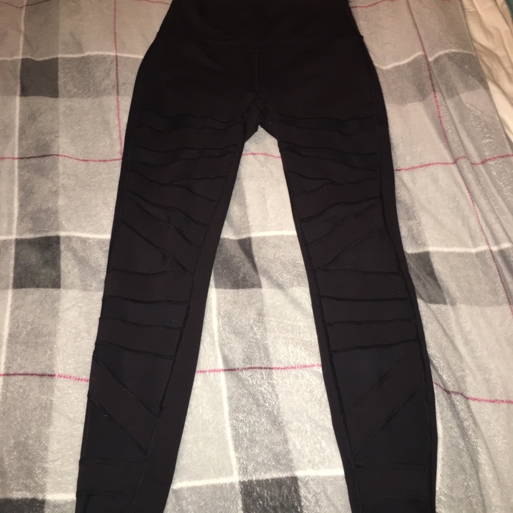 Lululemon wunder under tech mesh